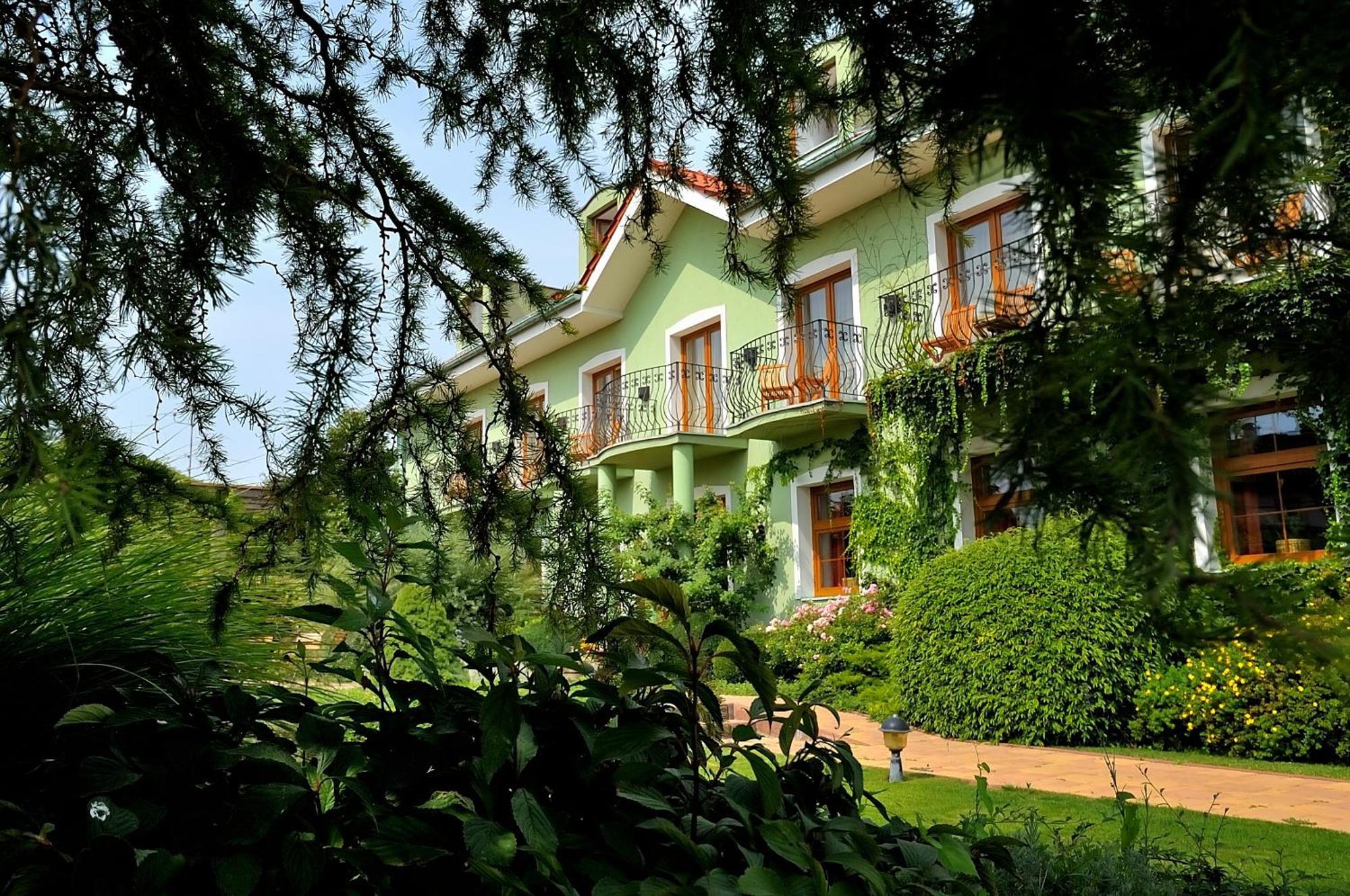 Penzion Tematin Piest'any Exterior photo